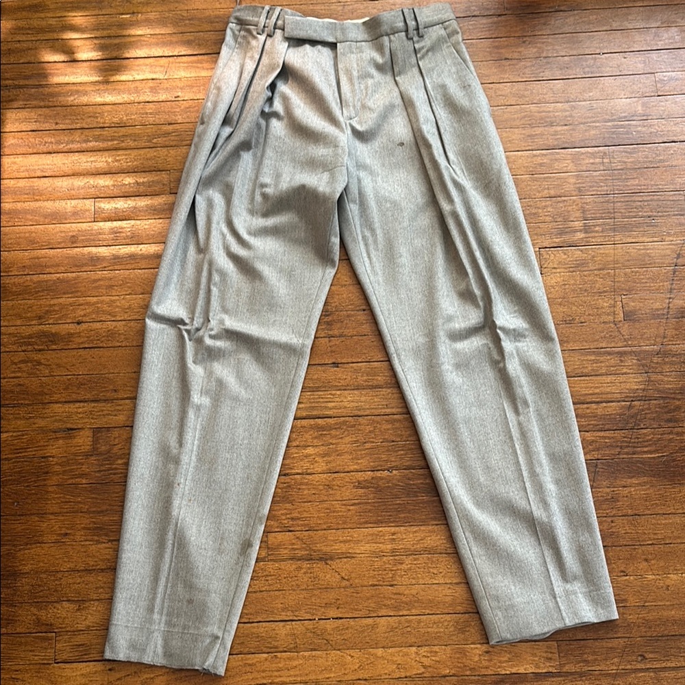 Carven Gray Dress Pants with Straight-Leg Fit and Front Pleats